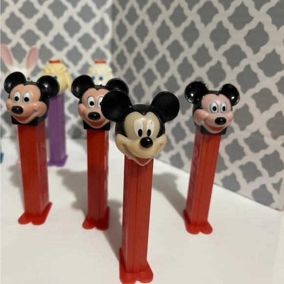 Vintage PEZ Candy Dispenser Collection: Lot of 27 - Picture 7 of 12